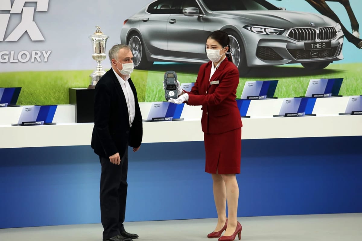 Hong Kong racing keeps calm and carries on