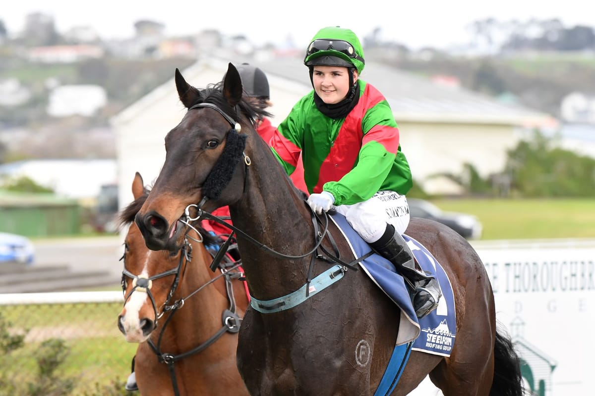 <strong>Hurry Cane crosses the Tasman</strong>