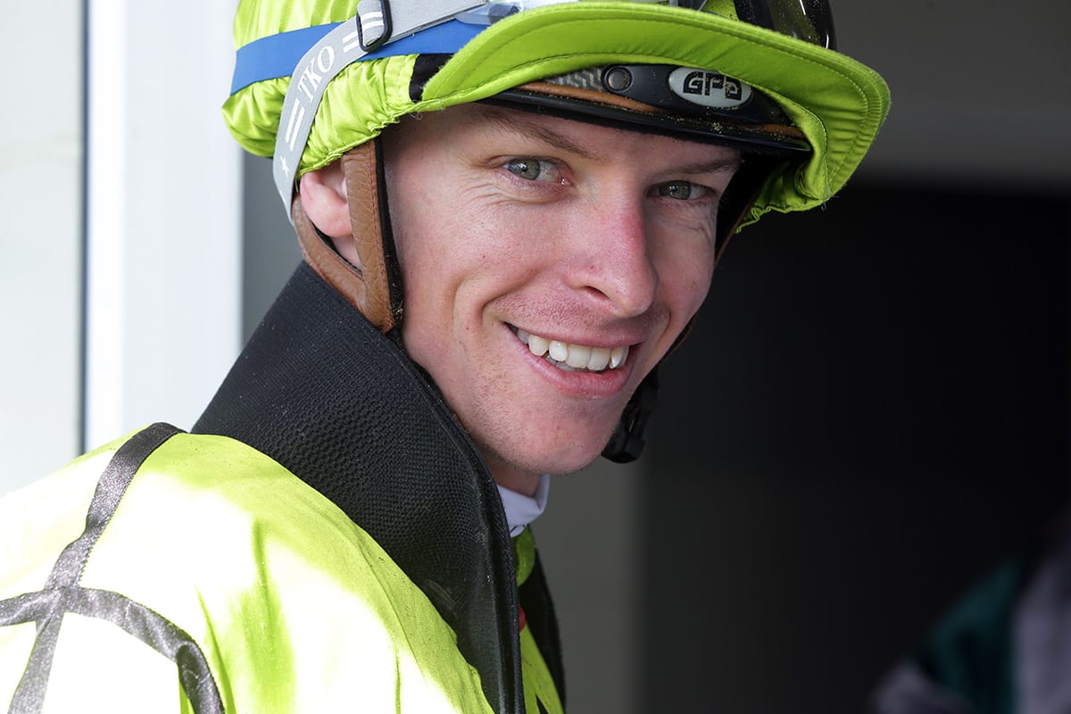 Dee kicks off Hong Kong contract with three at Happy Valley