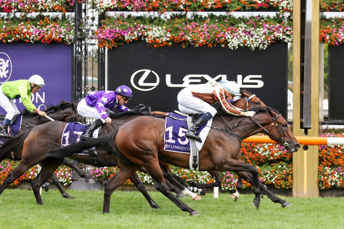 <strong>Last-gasp Guineas triumph for Legarto</strong>
