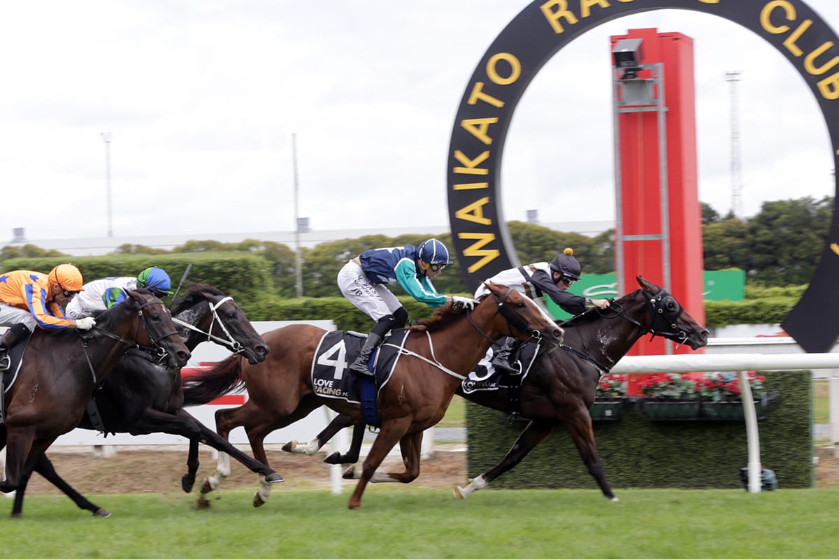 The Intimidator claims Mufhasa Stakes