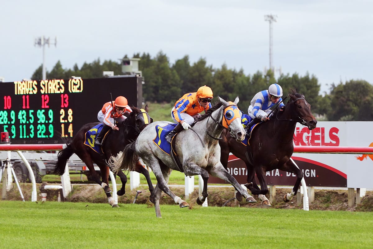 Aromatic dominant in Travis Stakes