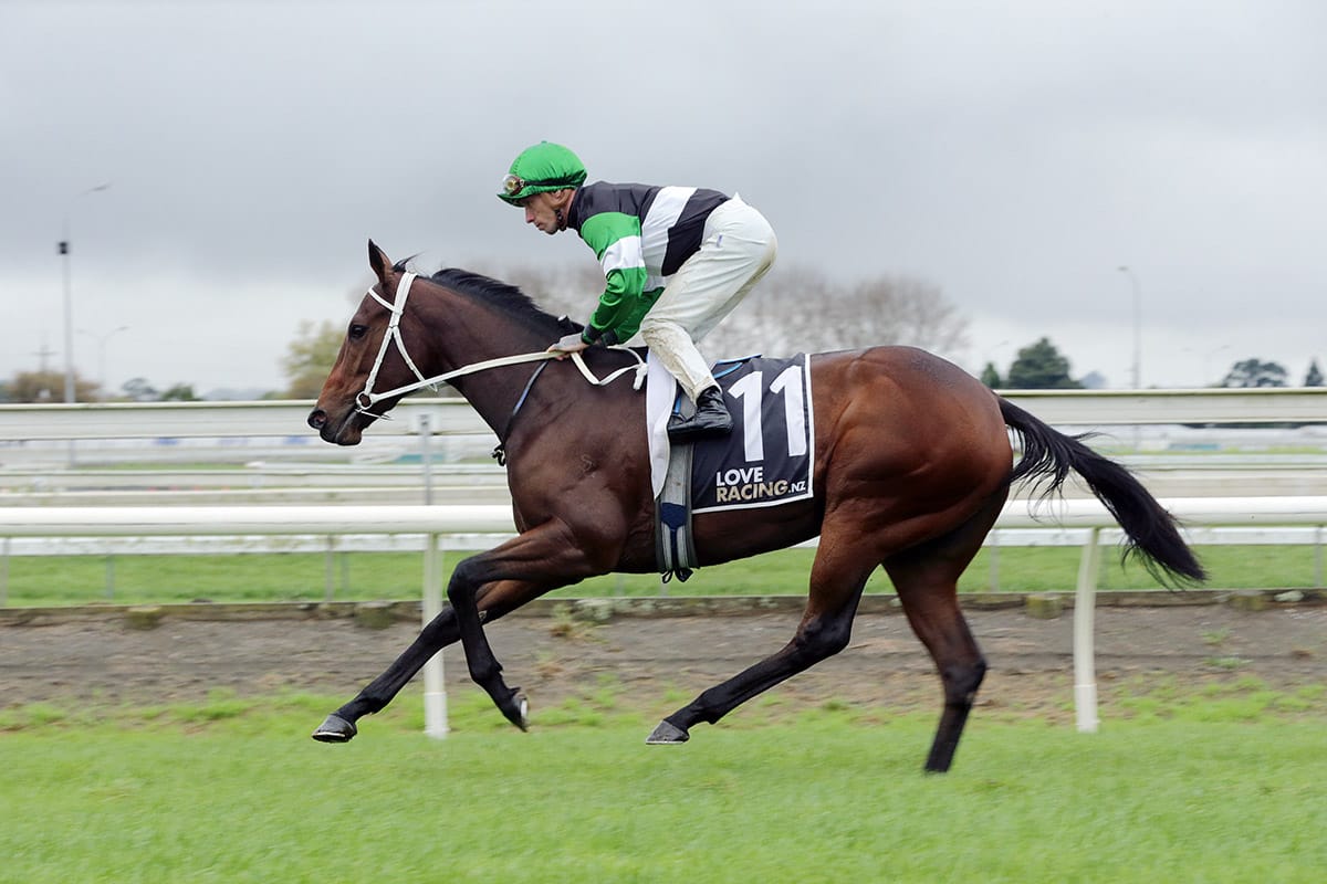 Champagne all around for Loch Katrine