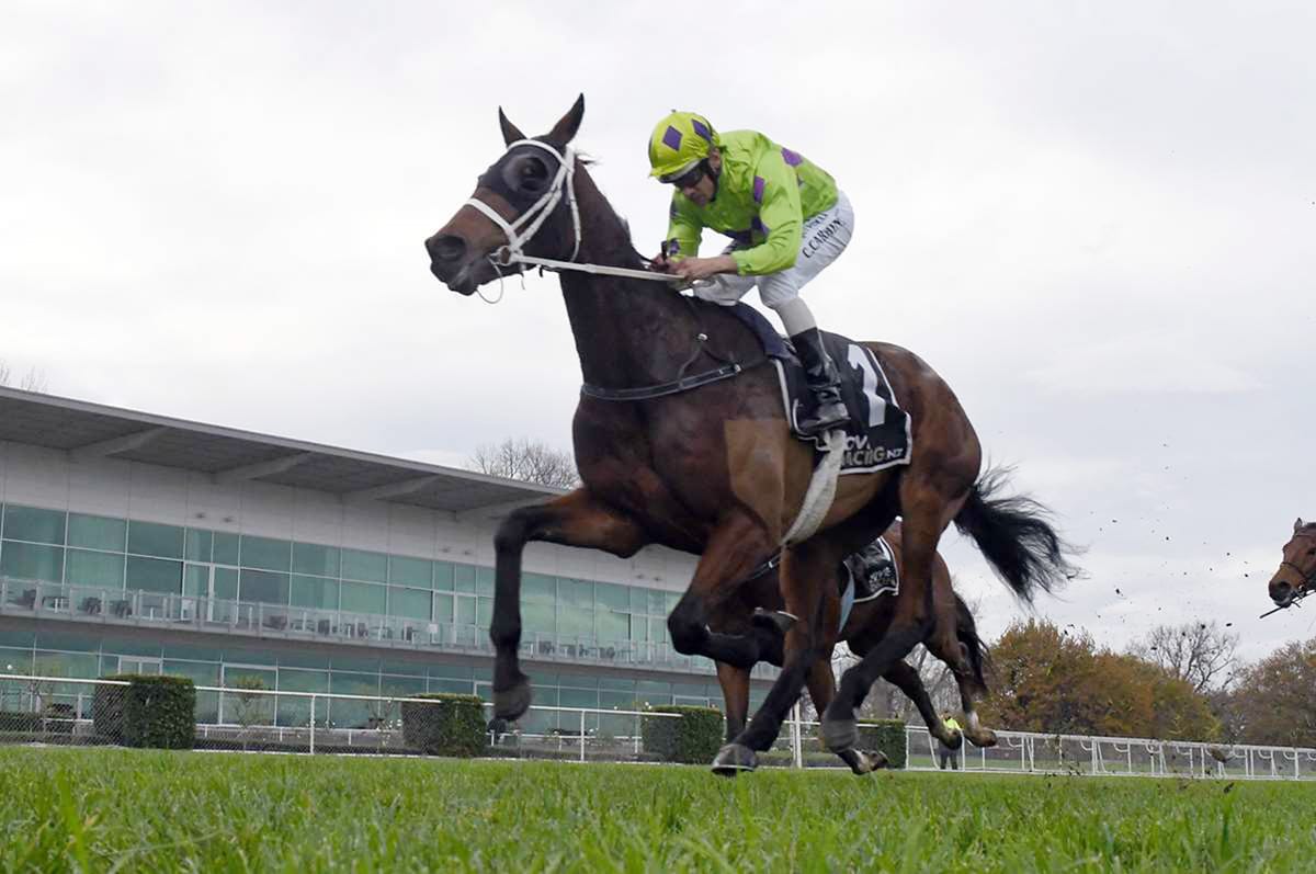 Crouch kicks another winning goal