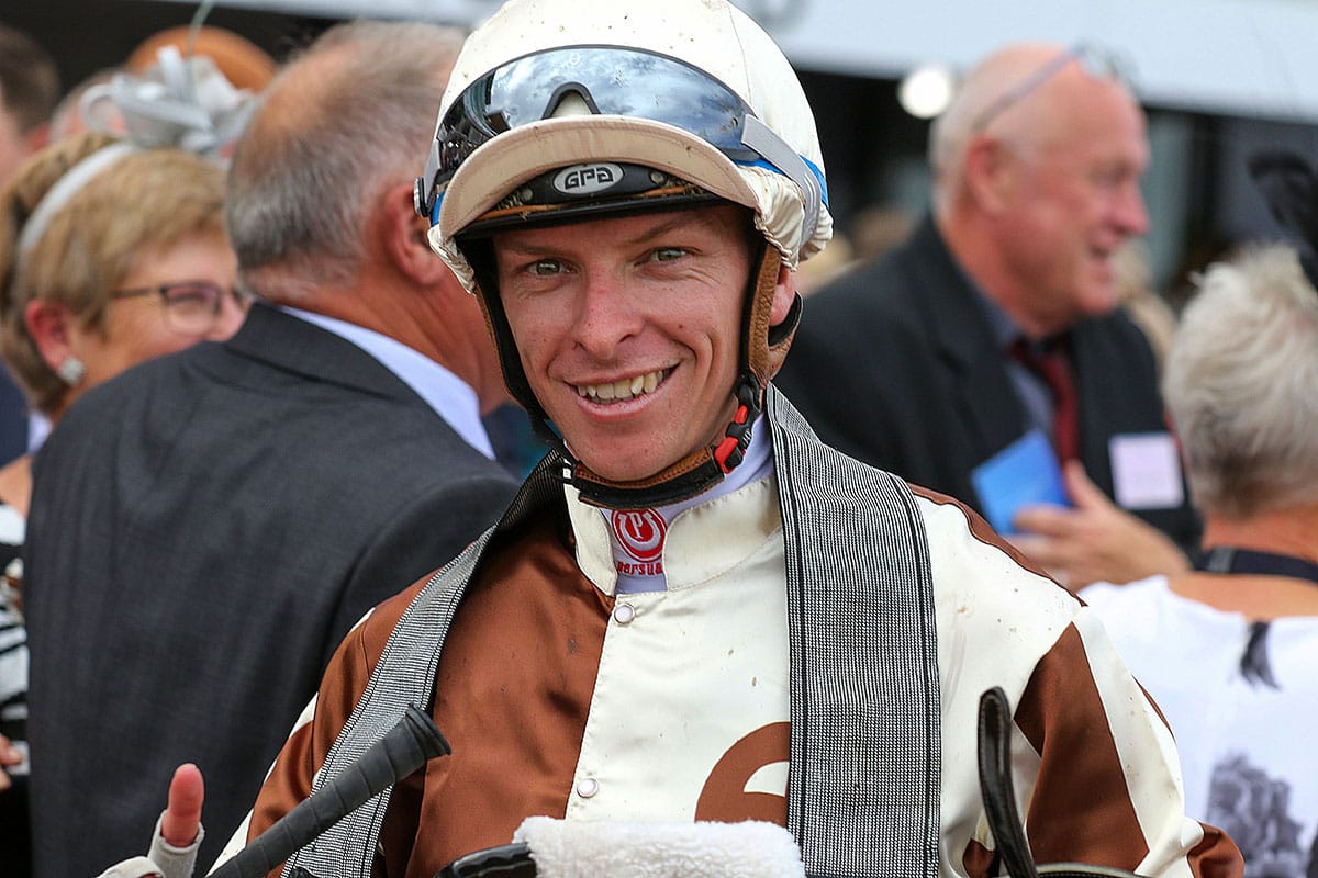 Dee gets Imperatriz call-up