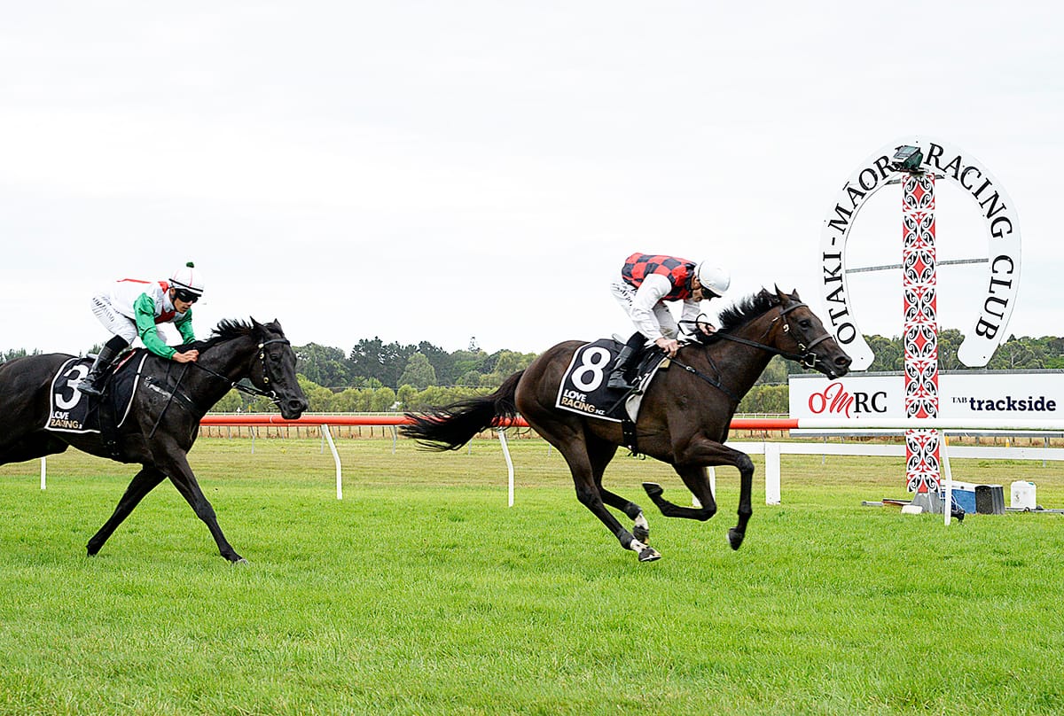 La Crique claims second elite win