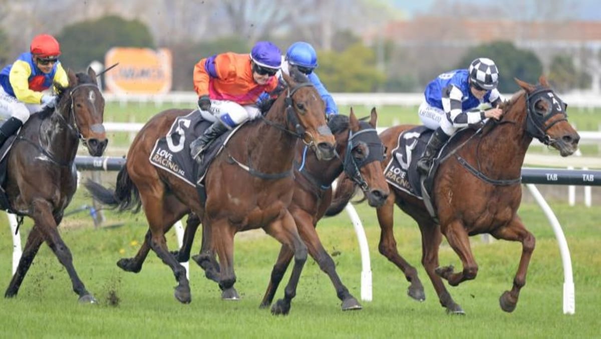 Spencer extends winning streak to three