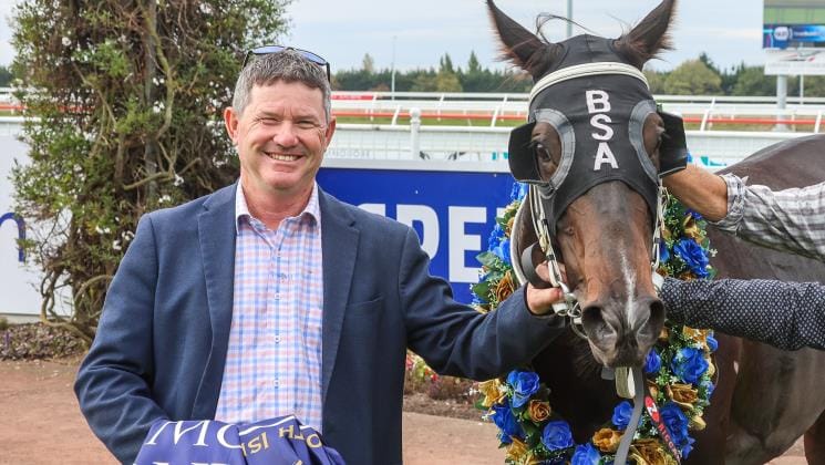 Andertons hold a strong hand at their home meeting