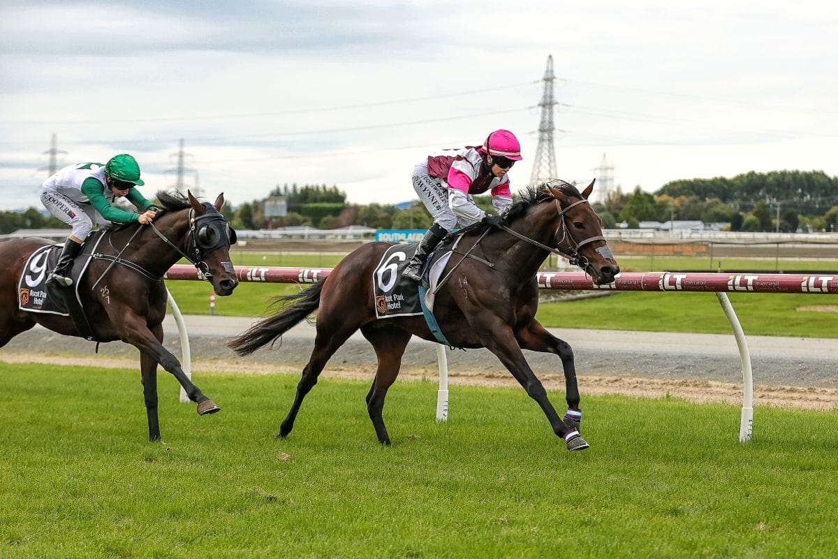 Timely winning double for Stewart