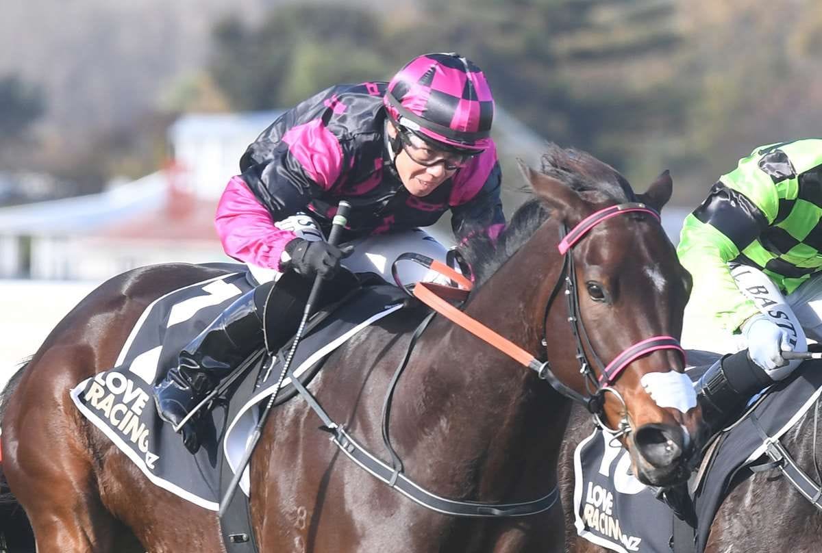 Rogan rewarded with first winner at Wanganui