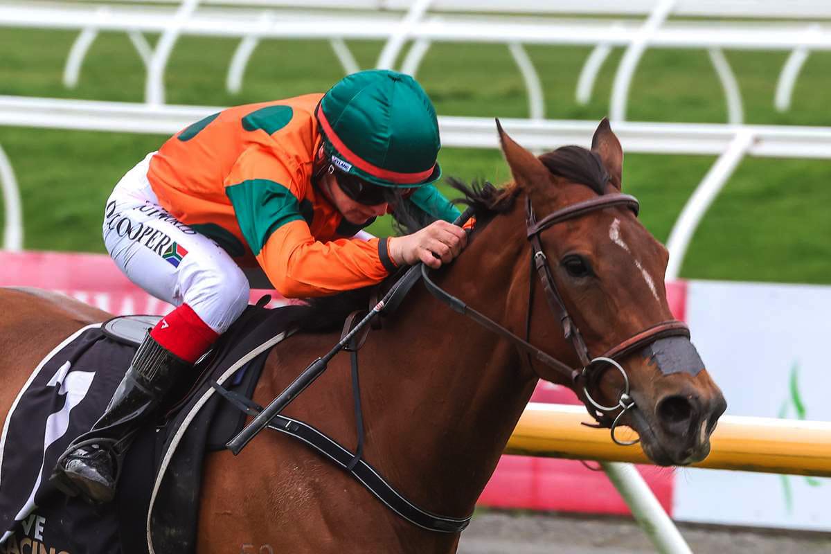 Home track double for Ayton