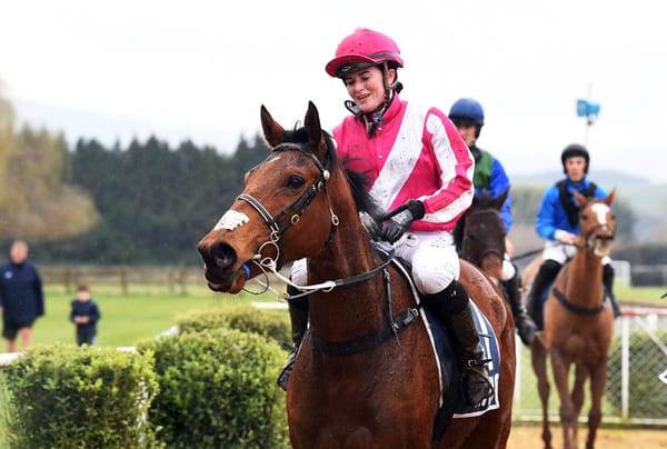 Farr brings up century after whirlwind weekend