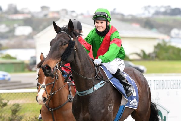 <strong>Hurry Cane crosses the Tasman</strong>