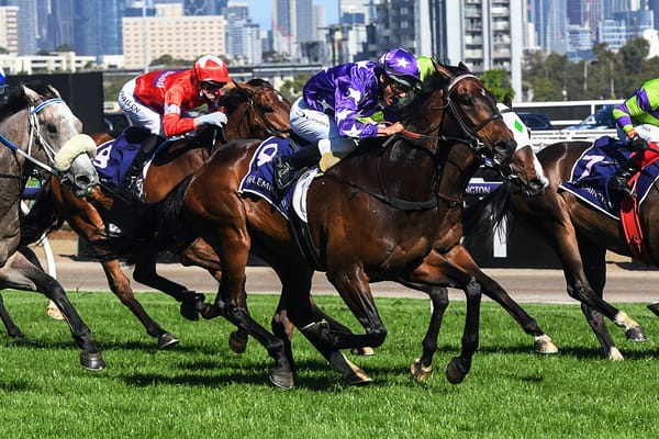 Moroney mounts strong Geelong team