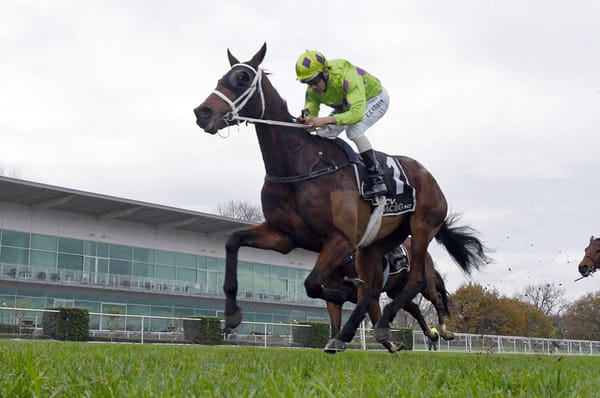 Crouch kicks another winning goal