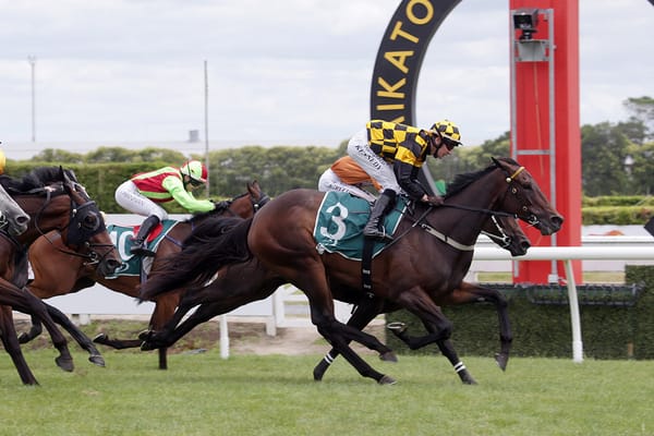 Aquacade chasing Group One win