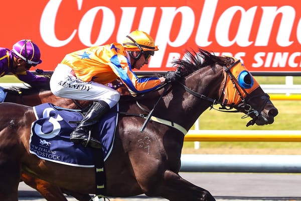 Fashion Shoot claims Breeders' crown