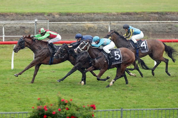 Macthief resumes in style