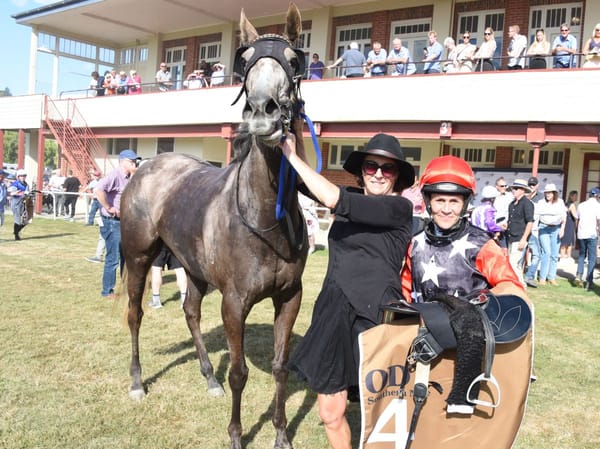 The Grey Goose wins Southern Mile Final