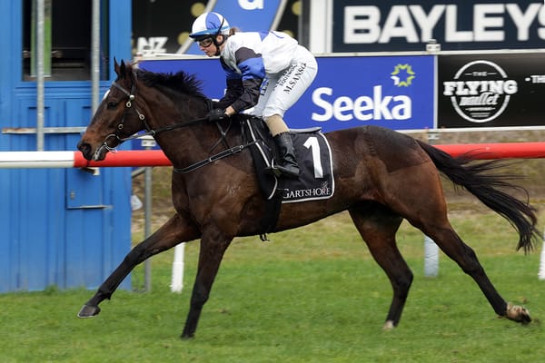 Khan Hunter delivers Fuller’s Kiwifruit Cup