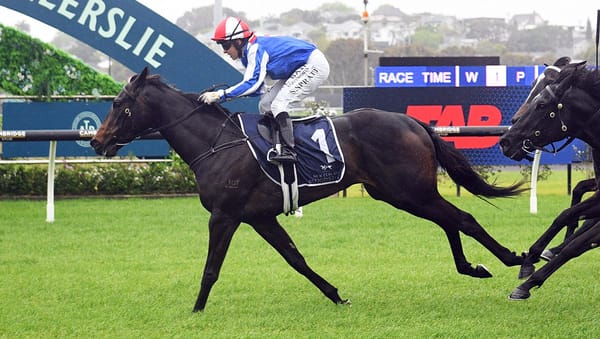 Alabama Lass holds on in Soliloquy