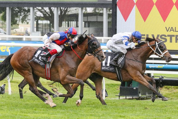 Kadavar extends perfect 2400m record